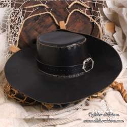 Chapeau Mousquetaire en cuir artisanal sans motif