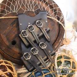 Double sword leather holder with three buckles