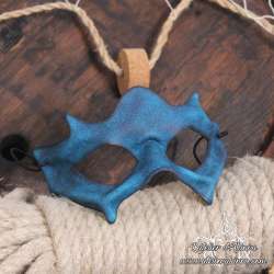 Masque en cuir fin avec corne uni sans motif