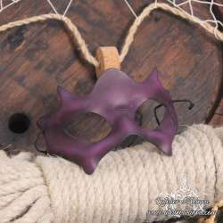 Masque en cuir fin avec corne uni sans motif