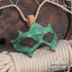 Masque en cuir fin avec corne uni sans motif