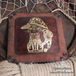 Magical cat dice tray